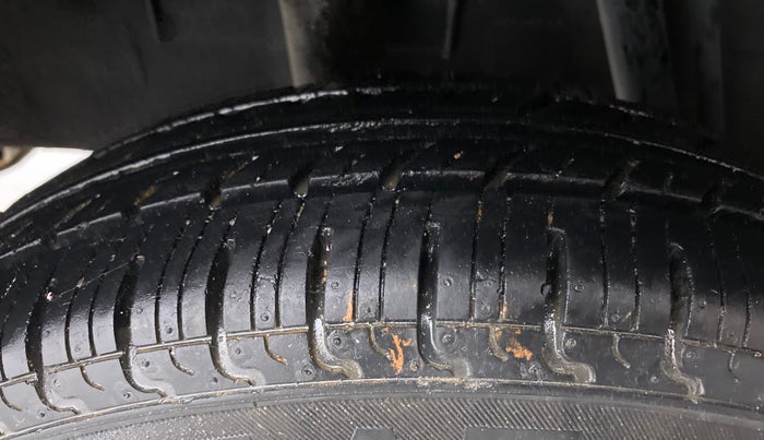 2016 Renault Kwid 1.0 RXT, Petrol, Manual, 29,722 km, Right Rear Tyre Tread