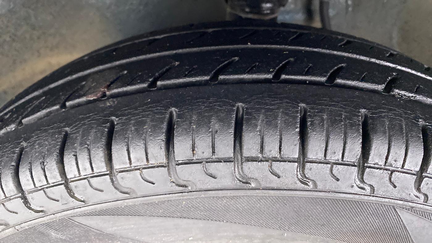 2016 Maruti Alto 800 LXI OPT, Petrol, Manual, 28,449 km, Left Front Tyre Tread