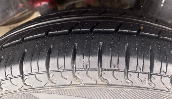 2017 Hyundai Eon ERA PLUS (O), Petrol, Manual, 29,767 km, Left Rear Tyre Tread