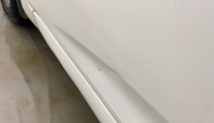 2017 Hyundai Verna 1.6 VTVT SX AT, Petrol, Automatic, 33,291 km, Front passenger door - Slightly dented