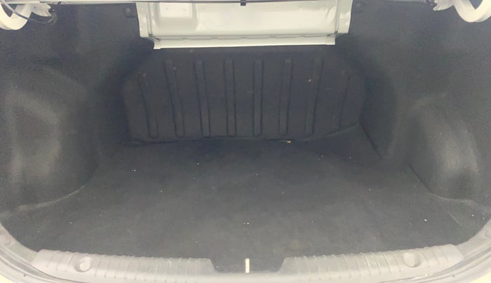 2017 Hyundai Verna 1.6 VTVT SX AT, Petrol, Automatic, 33,291 km, Boot Inside
