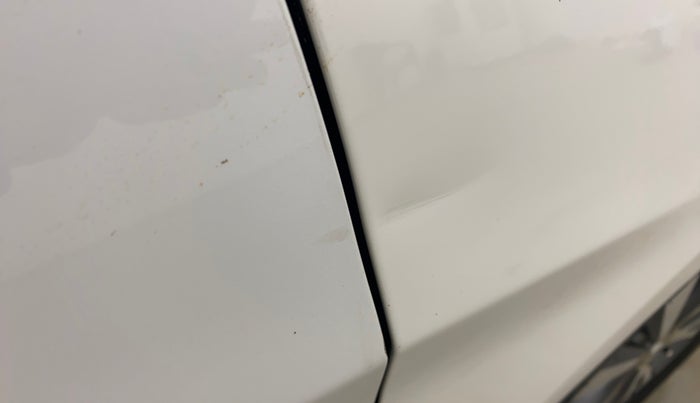 2017 Hyundai Verna 1.6 VTVT SX AT, Petrol, Automatic, 33,291 km, Right fender - Slightly dented