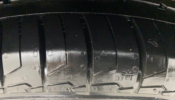 2017 Hyundai Verna 1.6 VTVT SX AT, Petrol, Automatic, 33,291 km, Left Front Tyre Tread