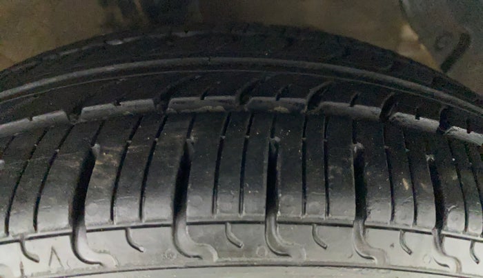 2020 Hyundai XCENT PRIME T  VTVT PLUS  CNG, CNG, Manual, 58,710 km, Right Front Tyre Tread