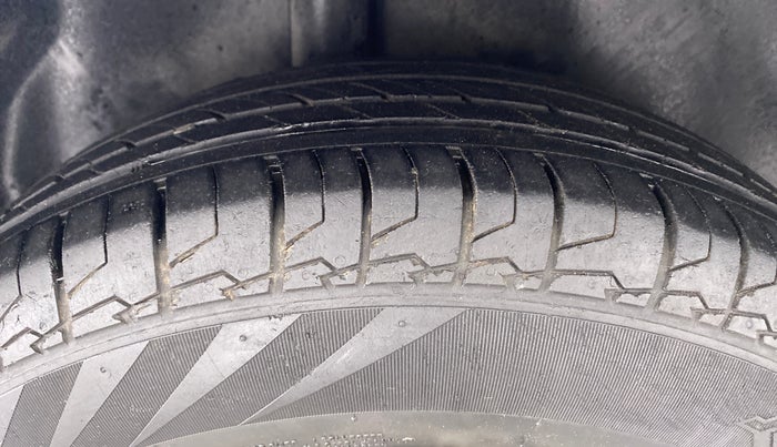 2010 Maruti Swift Dzire VDI, Diesel, Manual, 90,219 km, Right Rear Tyre Tread