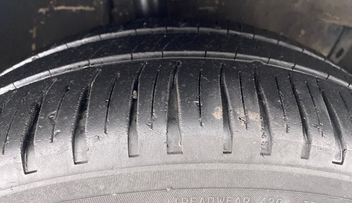 2010 Maruti Swift Dzire VDI, Diesel, Manual, 90,219 km, Right Front Tyre Tread