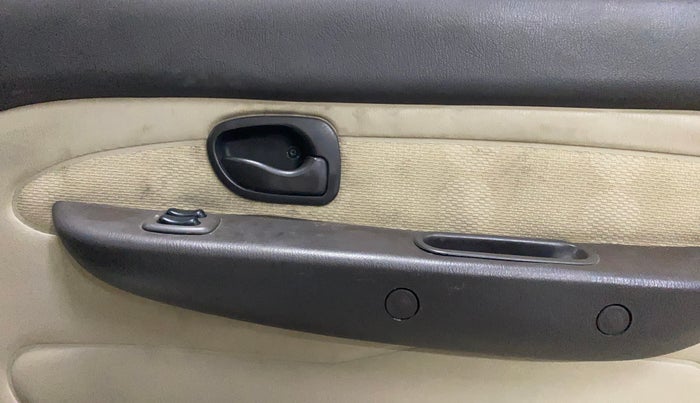 2014 Hyundai Santro Xing GL PLUS, Petrol, Manual, 75,744 km, Driver Side Door Panels Control