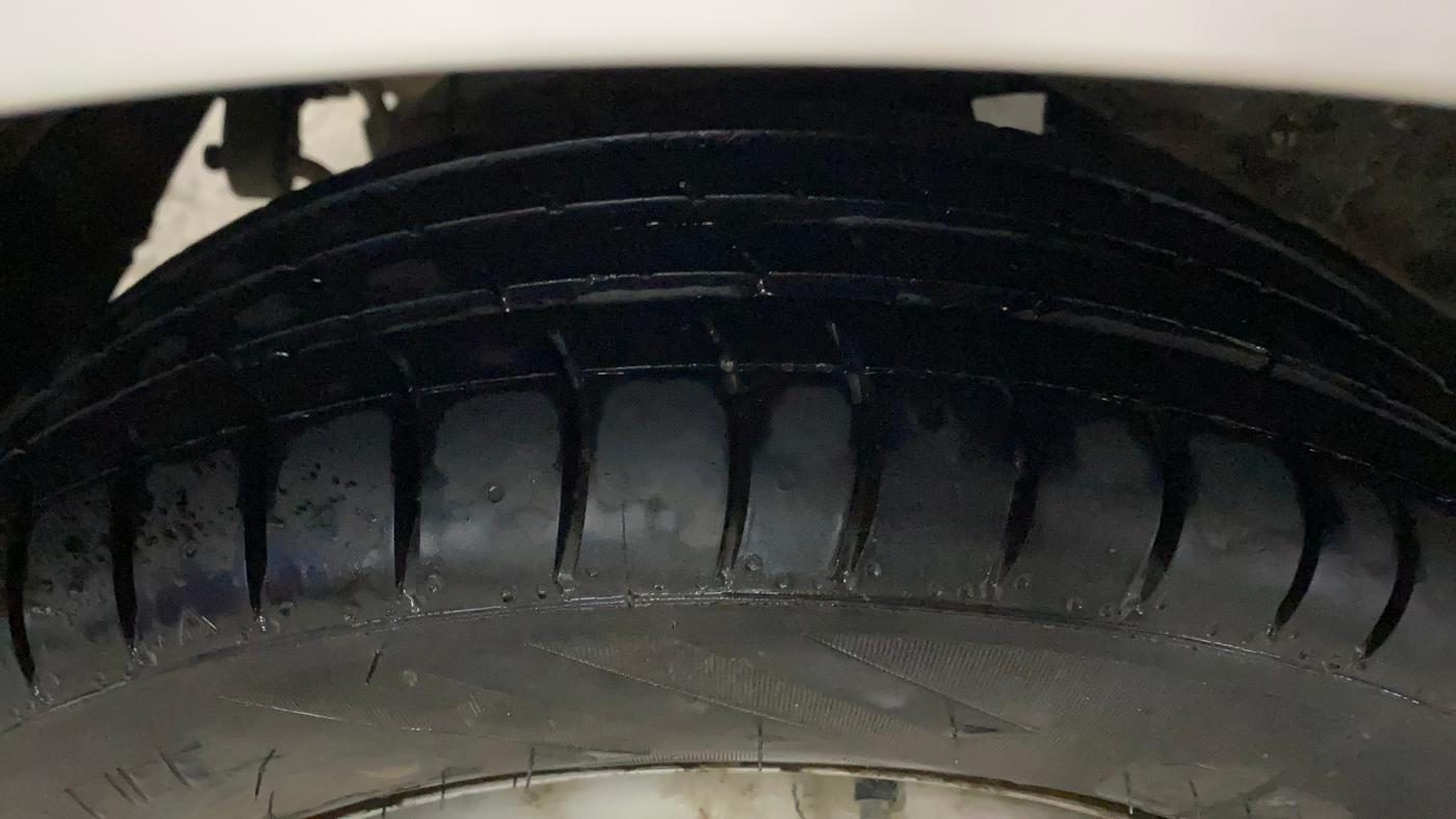 2014 Hyundai Santro Xing GL PLUS, Petrol, Manual, 75,750 km, Right Rear Tyre Tread