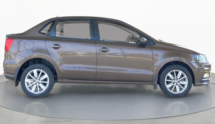 2016 Volkswagen Ameo HIGHLINE 1.2, Petrol, Manual, 59,361 km, Right Side View
