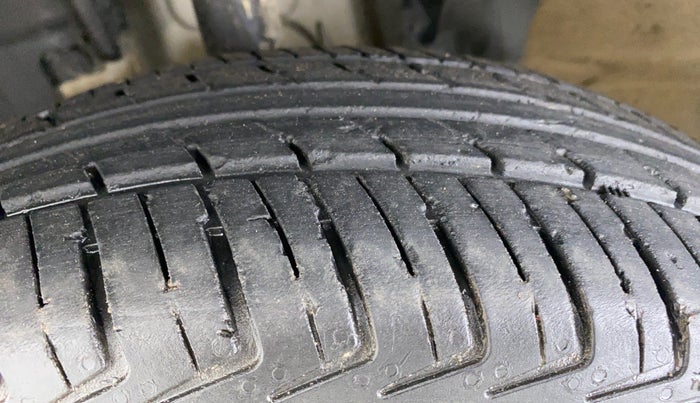2019 Renault Kwid 1.0 RXT Opt, Petrol, Manual, 25,977 km, Left Front Tyre Tread