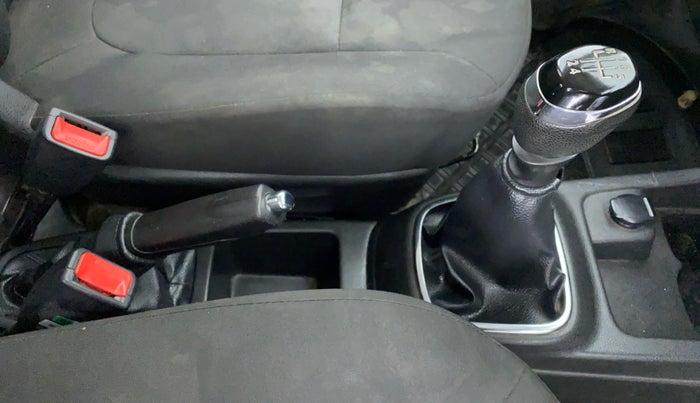 2019 Renault Kwid 1.0 RXT Opt, Petrol, Manual, 25,977 km, Gear Lever