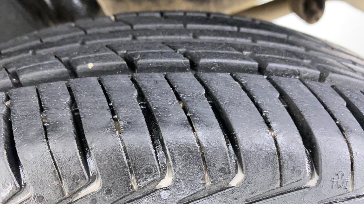 2019 Renault Kwid 1.0 RXT Opt, Petrol, Manual, 25,977 km, Left Rear Tyre Tread