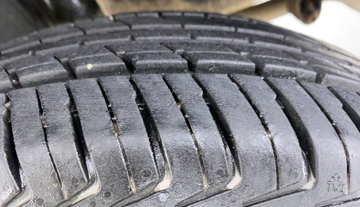 2019 Renault Kwid 1.0 RXT Opt, Petrol, Manual, 25,977 km, Left Rear Tyre Tread