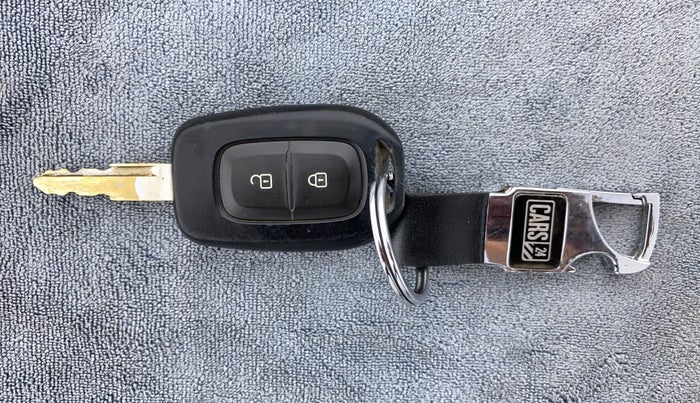 2019 Renault Kwid 1.0 RXT Opt, Petrol, Manual, 25,977 km, Key Close Up