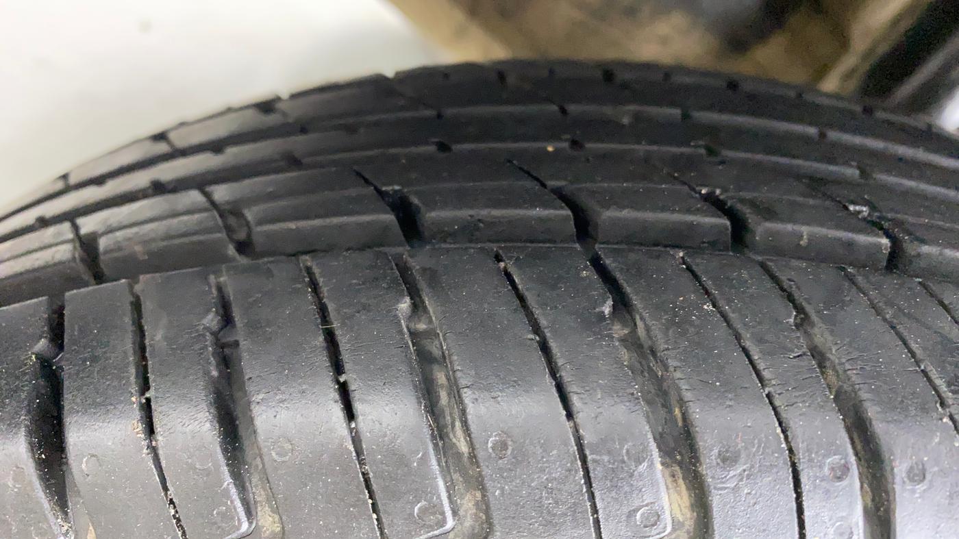 2019 Renault Kwid 1.0 RXT Opt, Petrol, Manual, 25,977 km, Right Rear Tyre Tread