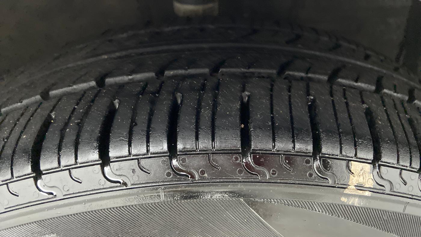 2011 Toyota Etios VX, Petrol, Manual, 86,258 km, Right Front Tyre Tread