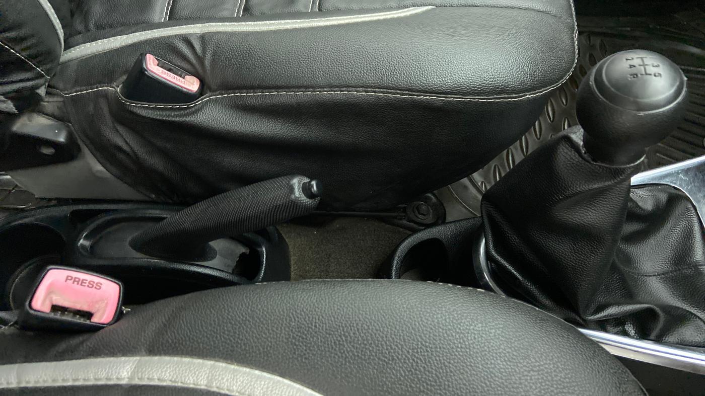 2011 Toyota Etios VX, Petrol, Manual, 86,258 km, Gear Lever