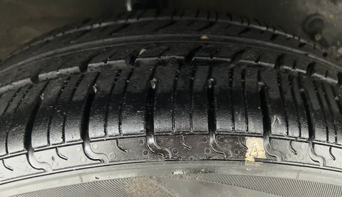 2011 Toyota Etios VX, Petrol, Manual, 86,258 km, Right Rear Tyre Tread