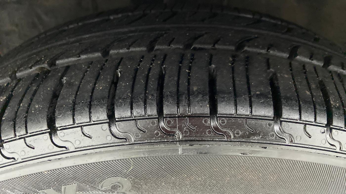 2011 Toyota Etios VX, Petrol, Manual, 86,258 km, Left Front Tyre Tread