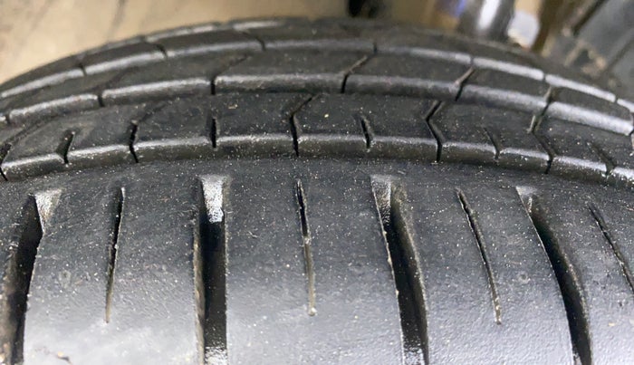 2021 Maruti Baleno ZETA PETROL 1.2, Petrol, Manual, 3,723 km, Right Front Tyre Tread