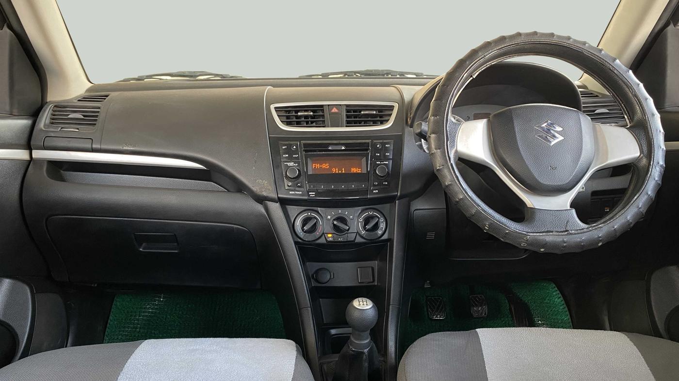 2015 Maruti Swift VXI D, Petrol, Manual, 31,411 km, Dashboard