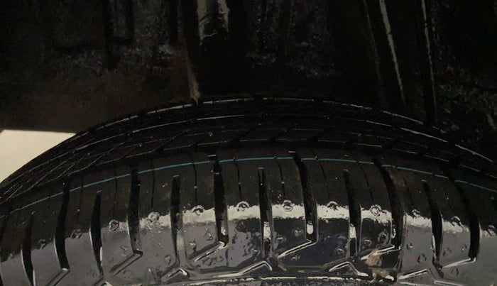 2017 Renault Kwid RXL 1.0 AMT, Petrol, Automatic, 70,436 km, Right Rear Tyre Tread