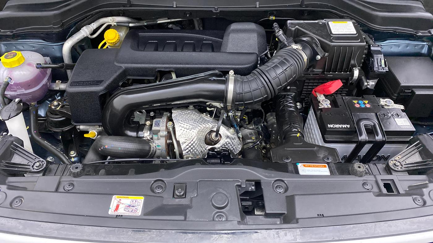 2022 Mahindra XUV300 W6 AT, Diesel, Automatic, 4,486 km, Open Bonet