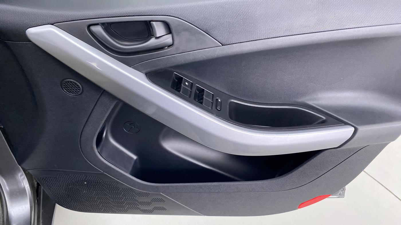 2021 Tata NEXON XMA SUNROOF 1.2 RTN, Petrol, Automatic, 8,956 km, Driver Side Door Panels Control