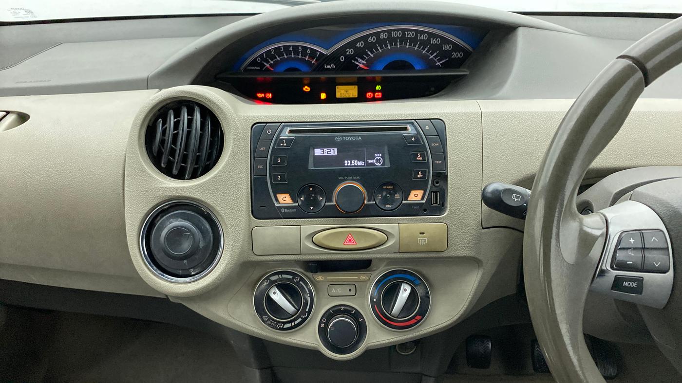 2013 Toyota Etios Liva V, Petrol, Manual, 86,000 km, Air Conditioner