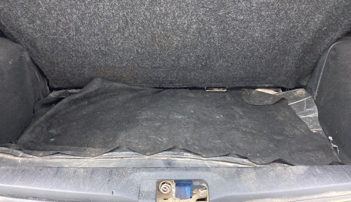 2013 Toyota Etios Liva V, Petrol, Manual, 86,000 km, Boot Inside