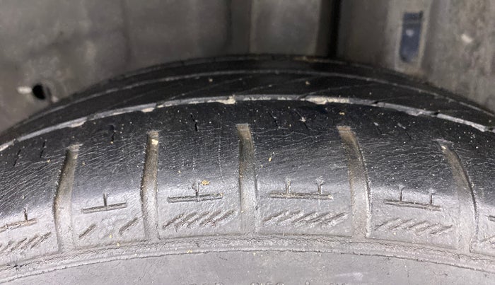 2013 Toyota Etios Liva V, Petrol, Manual, 86,000 km, Left Rear Tyre Tread