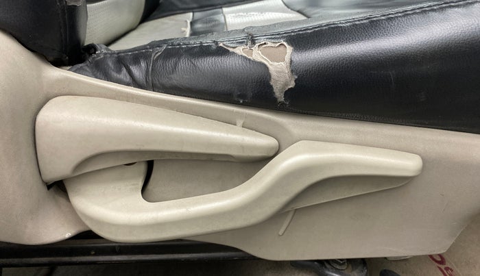 2013 Toyota Etios Liva V, Petrol, Manual, 86,000 km, Driver Side Adjustment Panel