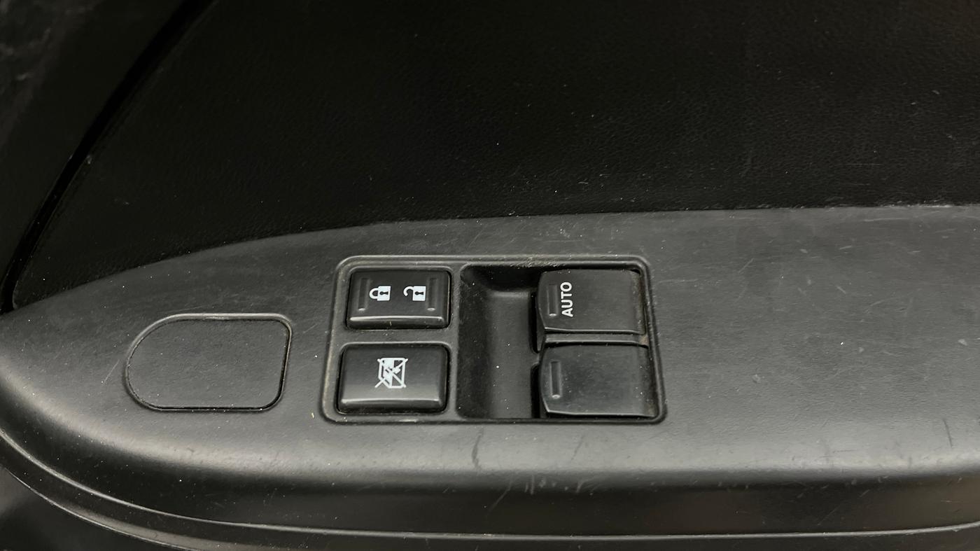 2016 Maruti Baleno SIGMA PETROL 1.2, Petrol, Manual, 40,075 km, Driver Side Door Panels Control