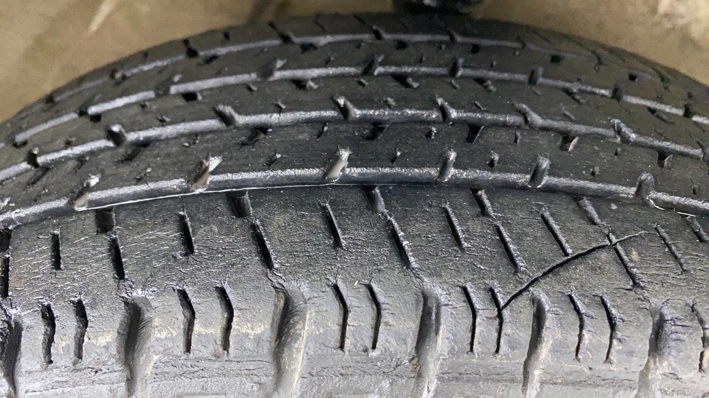 2016 Maruti Alto K10 VXI P, Petrol, Manual, 24,068 km, Right Front Tyre Tread