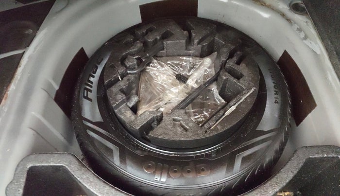 2016 Volkswagen Vento HIGHLINE 1.6 MPI, Petrol, Manual, 74,659 km, Spare Tyre