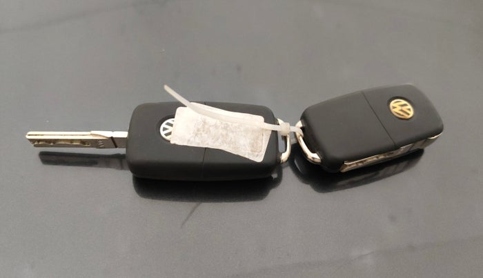 2016 Volkswagen Vento HIGHLINE 1.6 MPI, Petrol, Manual, 74,659 km, Key Close Up