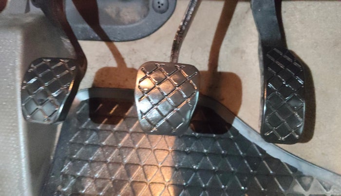 2016 Volkswagen Vento HIGHLINE 1.6 MPI, Petrol, Manual, 74,659 km, Pedals