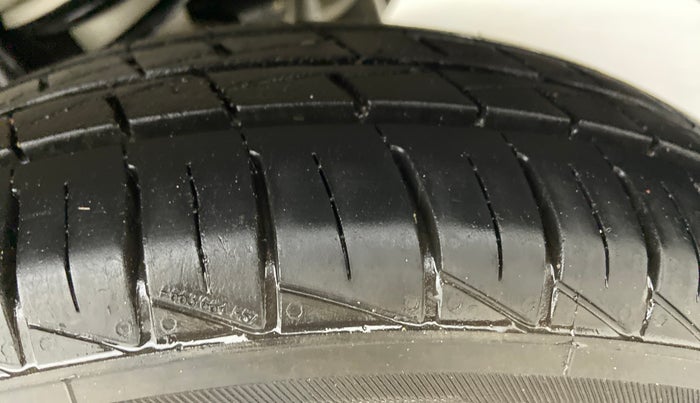 2021 Maruti Alto VXI, Petrol, Manual, 11,800 km, Left Rear Tyre Tread