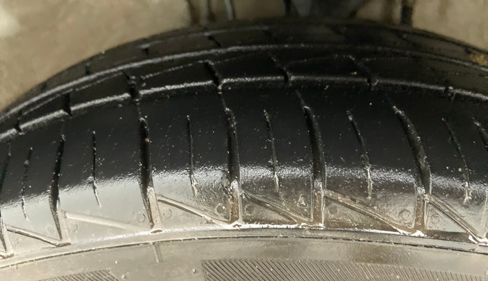 2021 Maruti Alto VXI, Petrol, Manual, 11,800 km, Left Front Tyre Tread