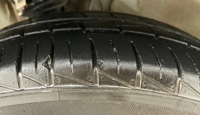 2021 Maruti Alto VXI, Petrol, Manual, 11,800 km, Right Front Tyre Tread