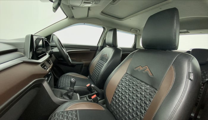 2022 Maruti BREZZA ZXI SMART HYBRID , Petrol, Manual, 8,946 km, Right Side Front Door Cabin