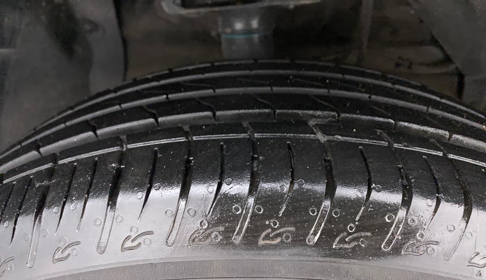 2022 Maruti BREZZA ZXI SMART HYBRID , Petrol, Manual, 8,946 km, Right Front Tyre Tread