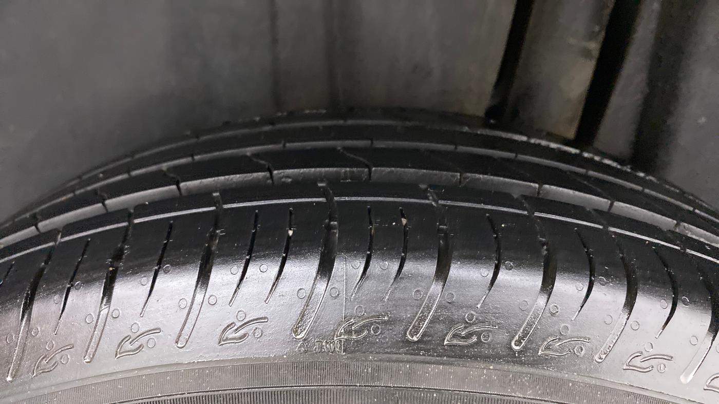 2022 Maruti BREZZA ZXI SMART HYBRID , Petrol, Manual, 8,946 km, Left Rear Tyre Tread