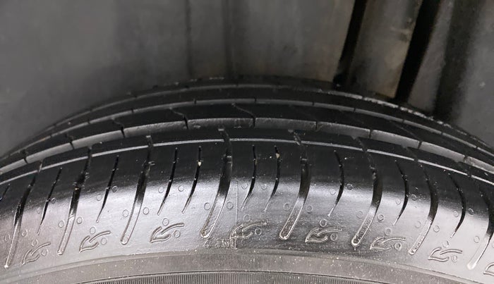 2022 Maruti BREZZA ZXI SMART HYBRID , Petrol, Manual, 8,946 km, Left Rear Tyre Tread