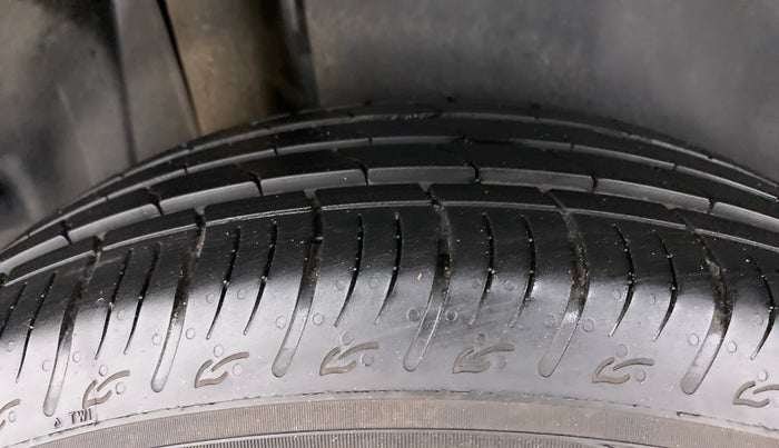 2022 Maruti BREZZA ZXI SMART HYBRID , Petrol, Manual, 8,946 km, Right Rear Tyre Tread