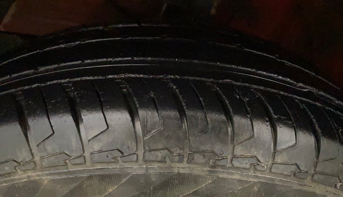 2022 Maruti Swift LXI, Petrol, Manual, 10,391 km, Left Front Tyre Tread