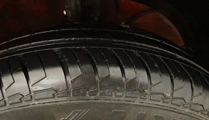 2022 Maruti Swift LXI, Petrol, Manual, 10,391 km, Right Front Tyre Tread