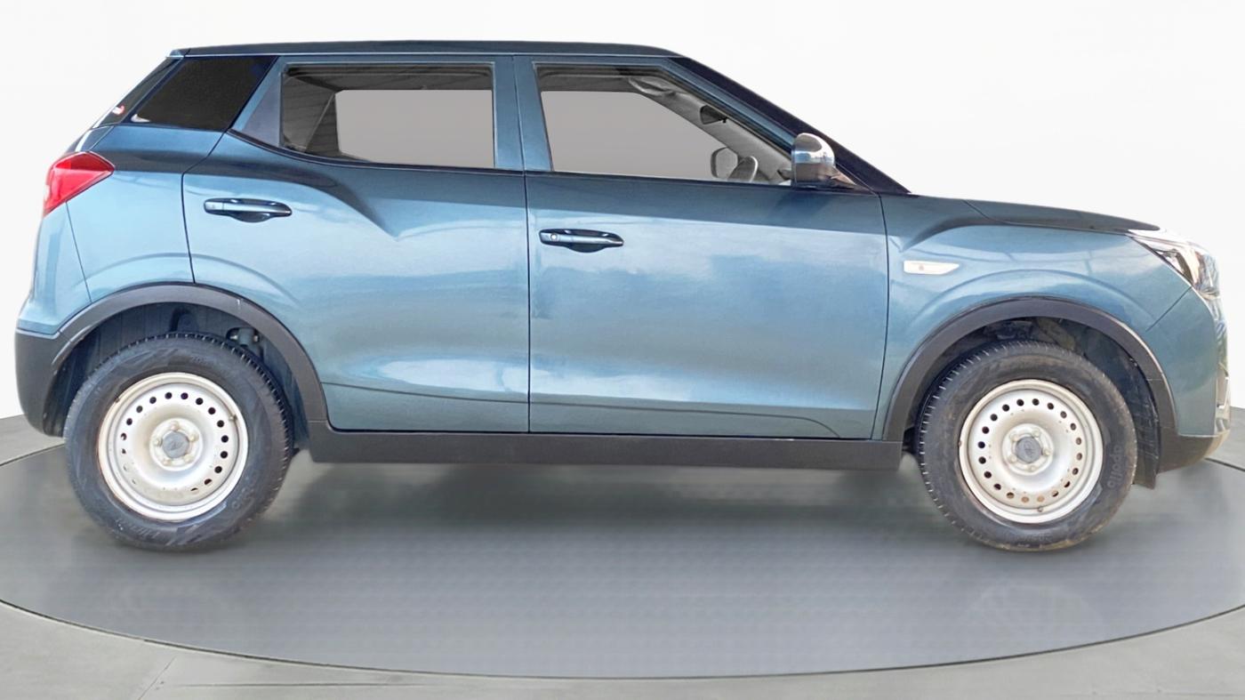 2019 Mahindra XUV300 1.2 W4 MT, Petrol, Manual, 21,601 km, Right Side View