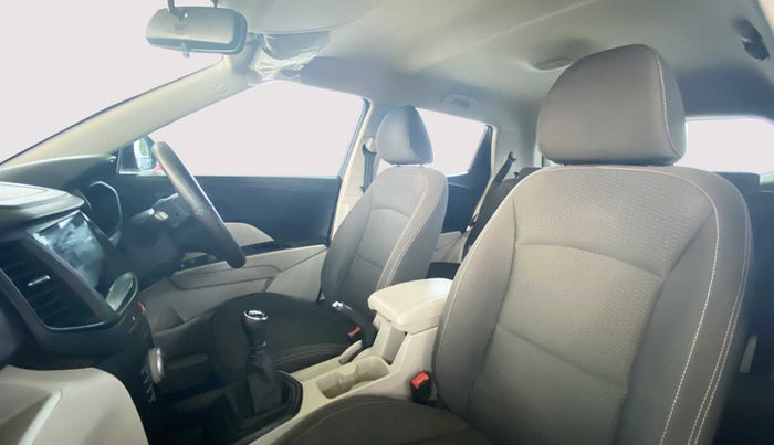 2019 Mahindra XUV300 1.2 W4 MT, Petrol, Manual, 21,601 km, Right Side Front Door Cabin