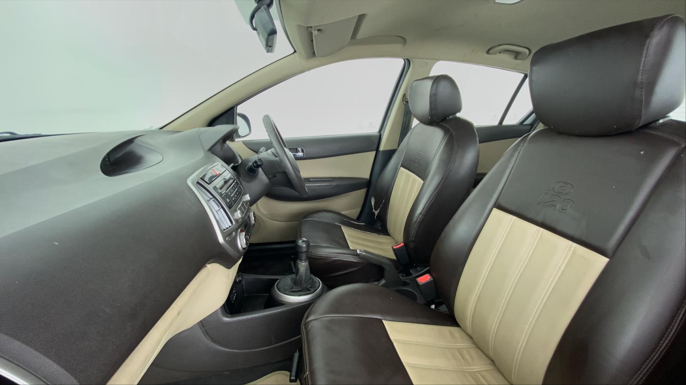 2014 Hyundai i20 MAGNA O 1.2, Petrol, Manual, 49,598 km, Right Side Front Door Cabin